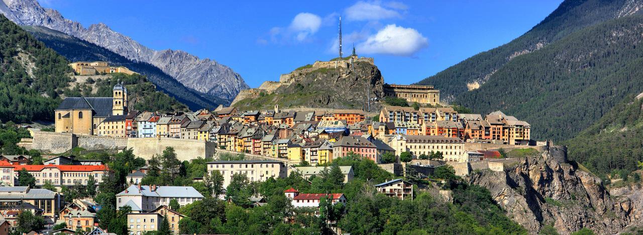 Hôtel Cristol Briançon Esterno foto